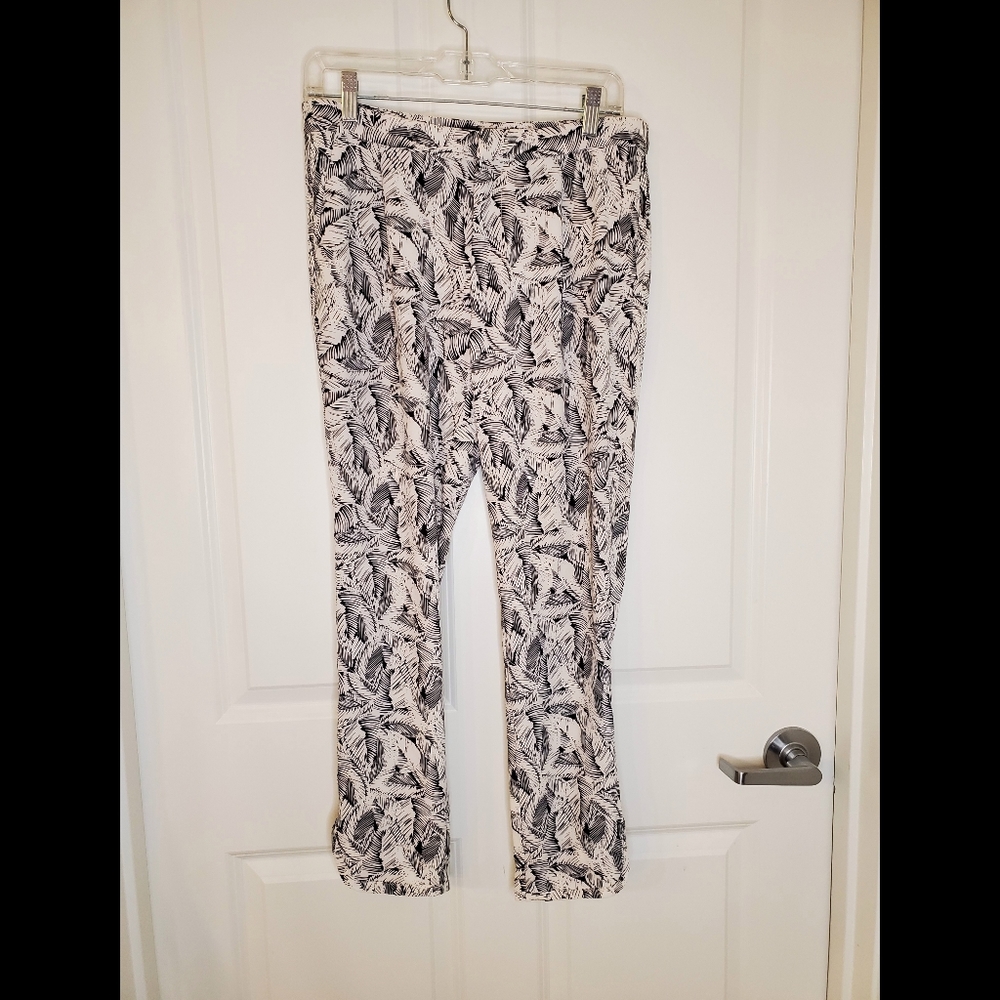 Banana Republic Leaf Pattern Cream and Black Cropped Pant Size 4